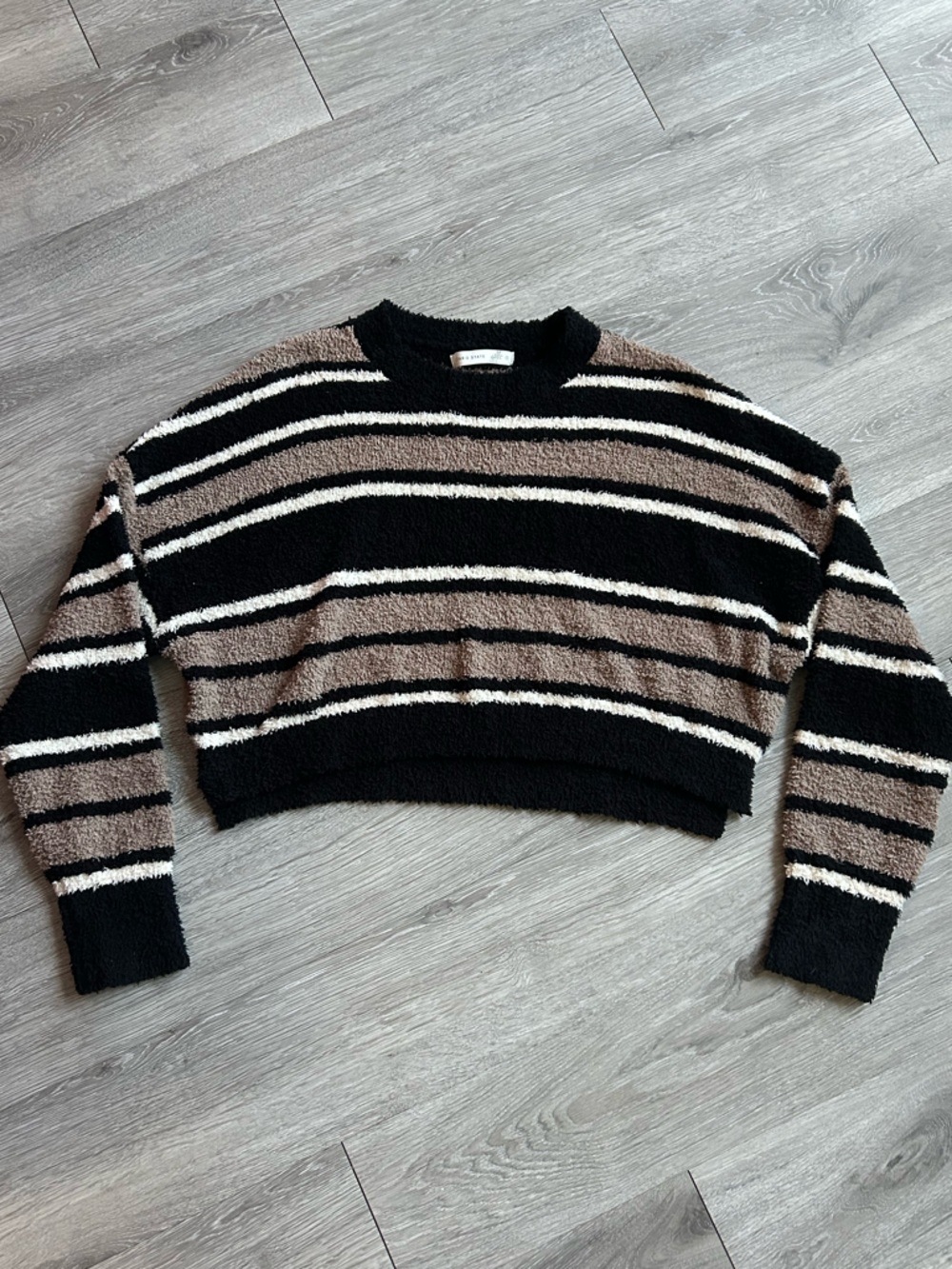 Altar’d State Black White and Brown Fuzy Cropped Sweater Small